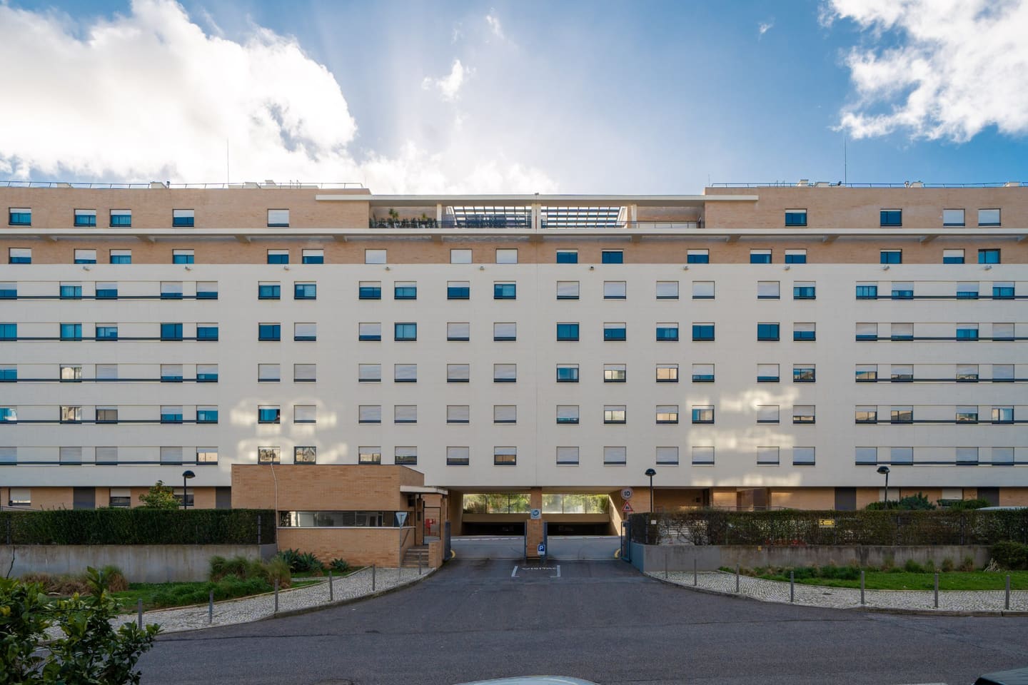Fachada de um condomínio residencial