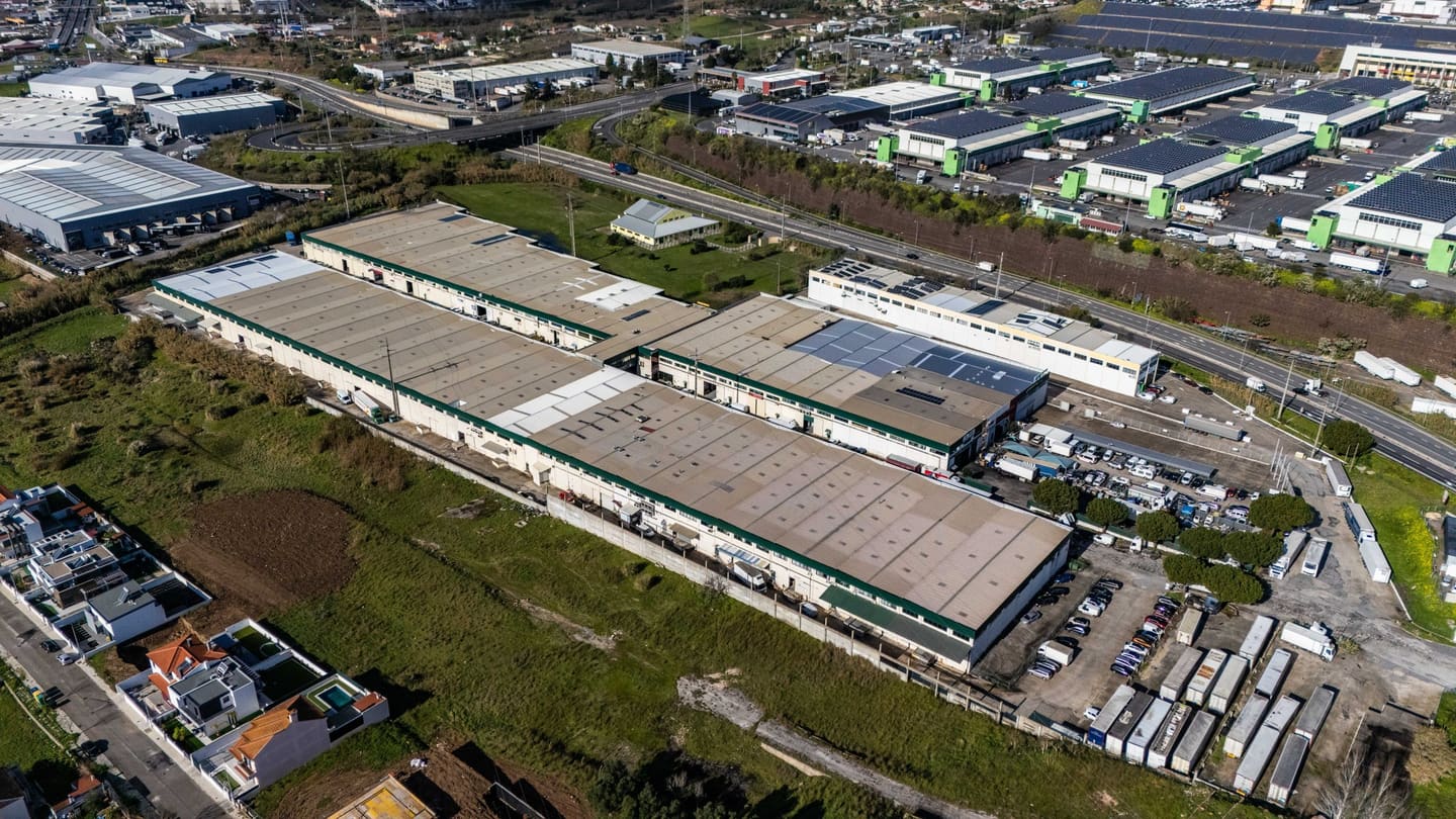 Vista aérea de um parque logístico